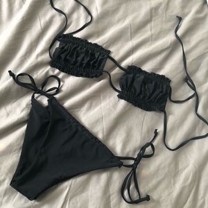 Black scrunch bikini set